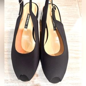 NWOT Women’s sz 7.5 dress shoe.